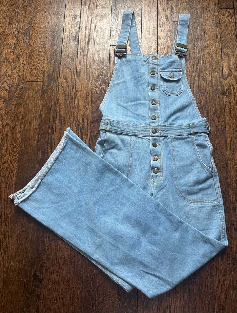 VTG ‘70s Grapevines 29x32 WOMENS DENIM BELL BOTTOMS BIB OVERALLS w/ BUTTON FRONT